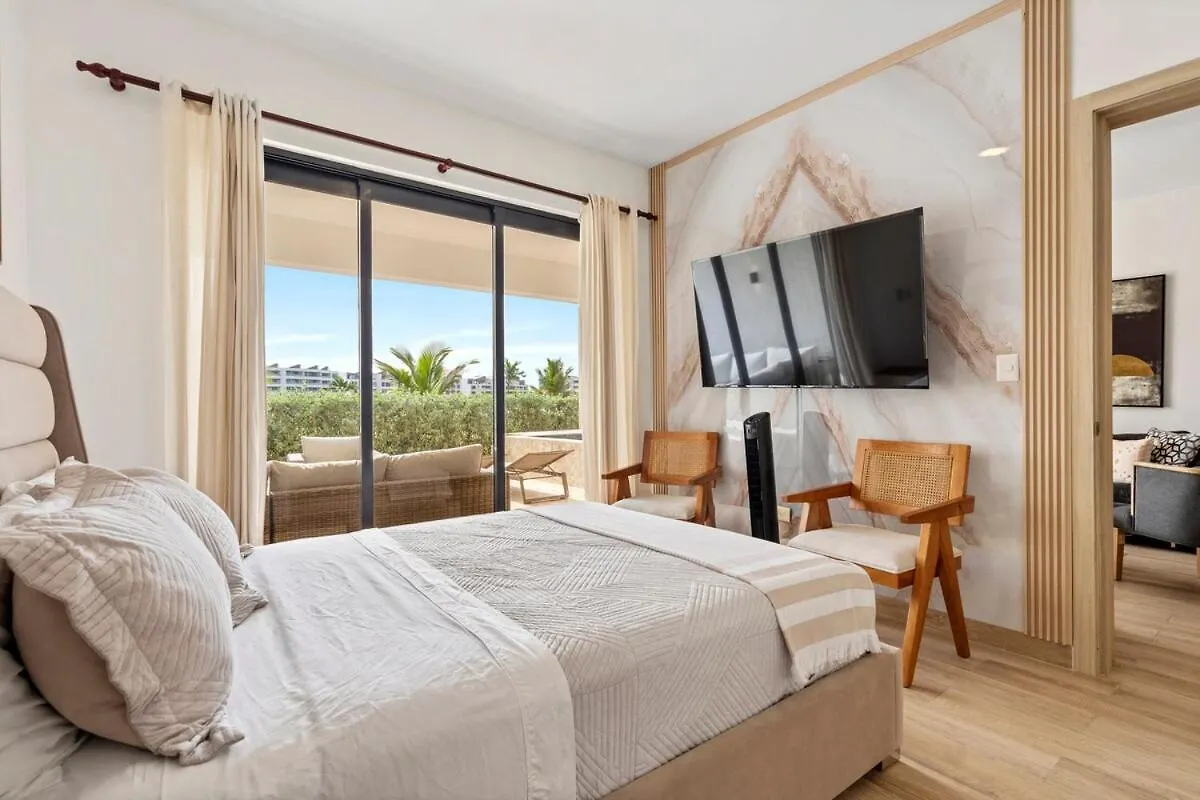 Beachfront Condo With Hot Tub 푼타 카나 0*,  도미니카 공화국