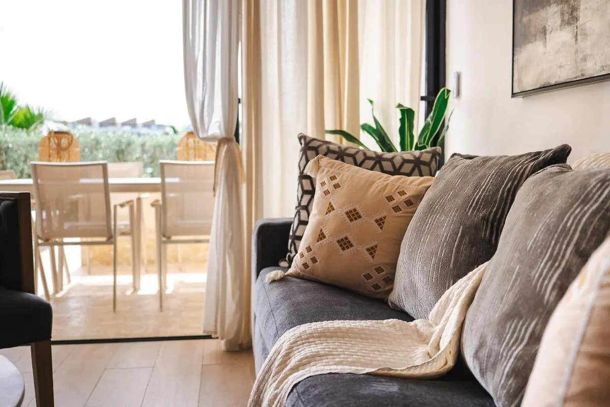 Beachfront Condo With Hot Tub 푼타 카나 0*,
