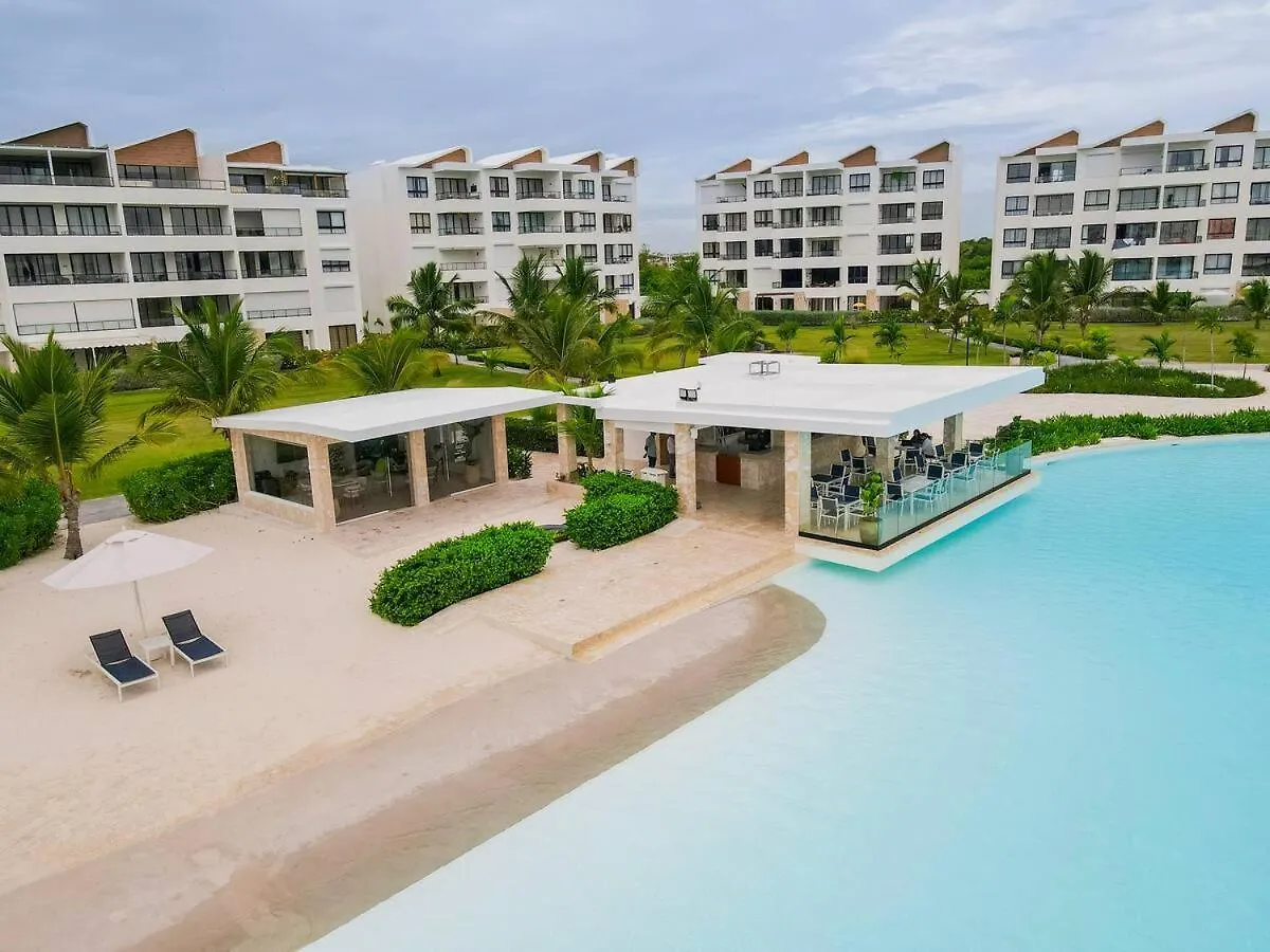 Beachfront Condo With Hot Tub بونتا كانا